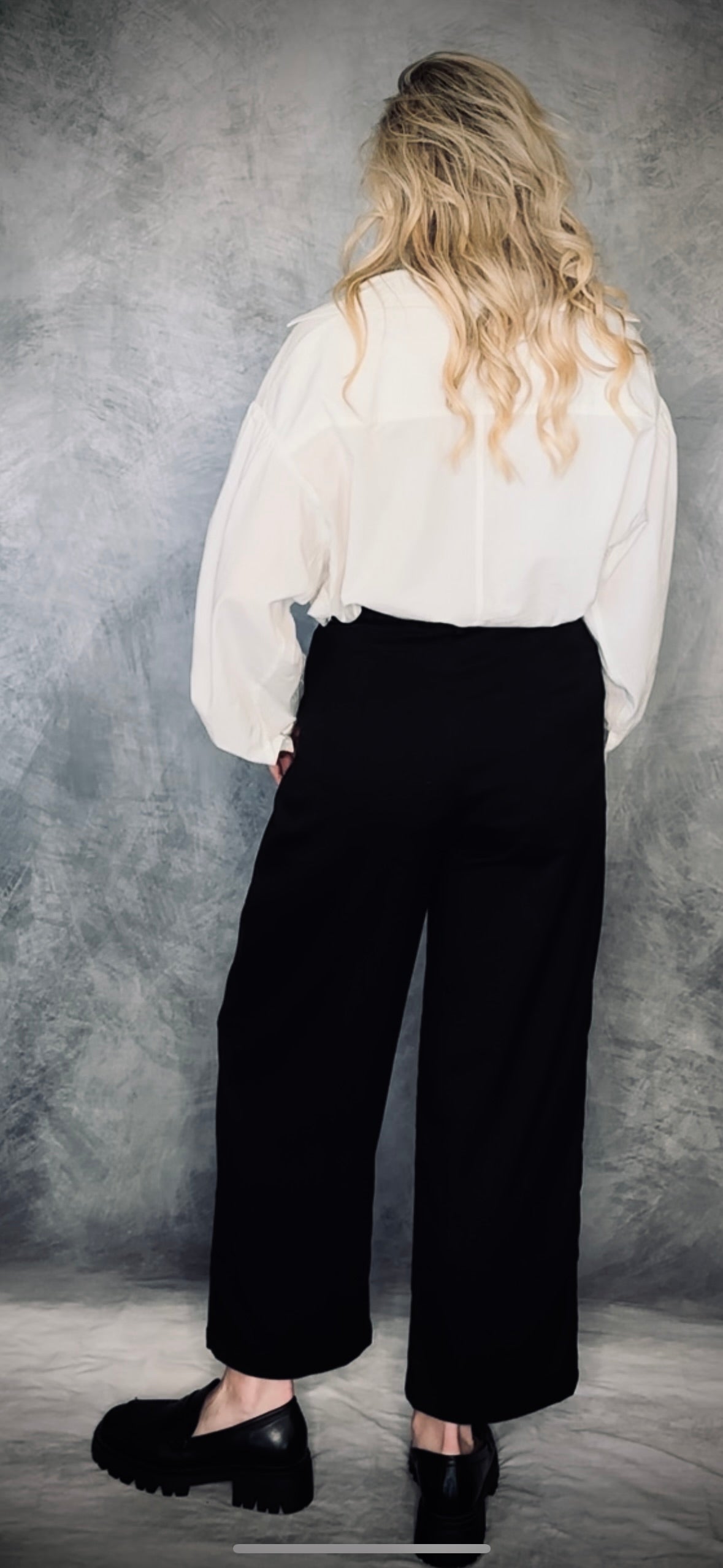 High-Waisted Pintuck Trouser in Black